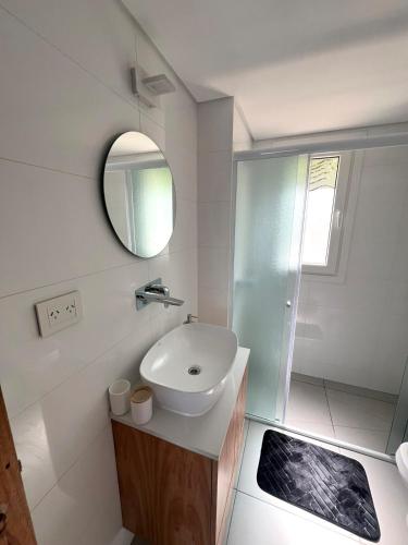 Bilik mandi di Playa y Bosque en Santa Clara MDP - Casona de Tipantú - Dúplex B