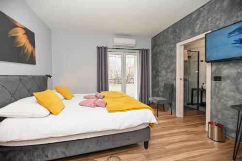 Postel nebo postele na pokoji v ubytování Solemar Luxury Rooms Free Parking