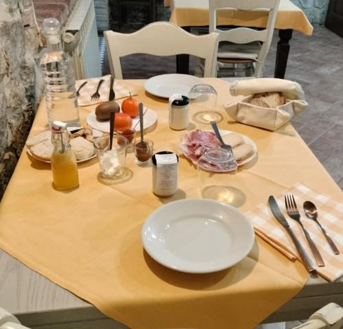 a table with plates of food on top of it at Il risveglio del Poggio in Castiglione dʼOrcia