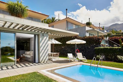 Bazén v ubytování Coral Villas La Quinta nebo v jeho okolí