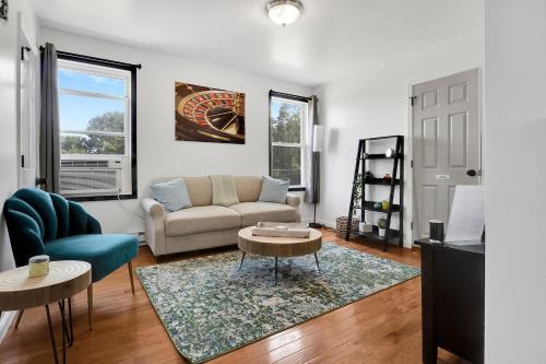 a living room with a couch and a table at Charming Duplex4min To Mohegan18min To Foxwoods in Norwich