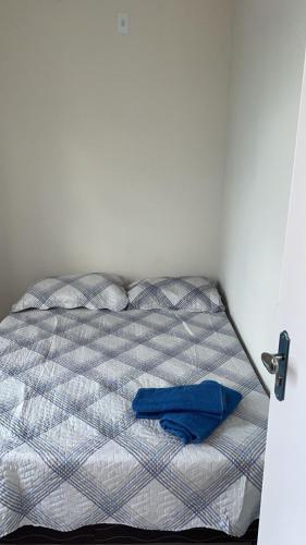 a bed with a blue shirt on it in a room at Apartamento Arcoverde 02 in Arcoverde