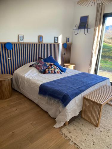 a bedroom with a large bed with a blue blanket at Maison paisible proche du centre in Besançon