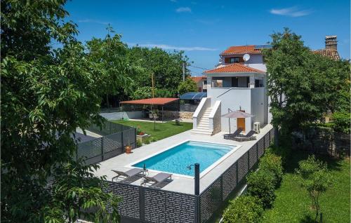 Πισίνα στο ή κοντά στο Villa Lora