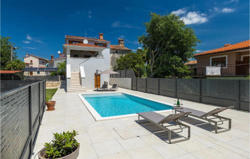 Πισίνα στο ή κοντά στο Villa Lora