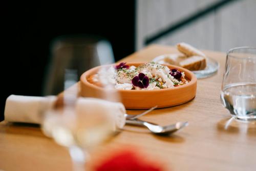 Mad på lejlighedshotellet eller i nærheden