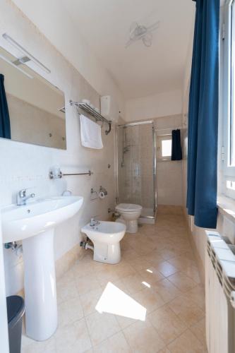a bathroom with a sink and a toilet and a shower at Artis Mare in Pozzuoli