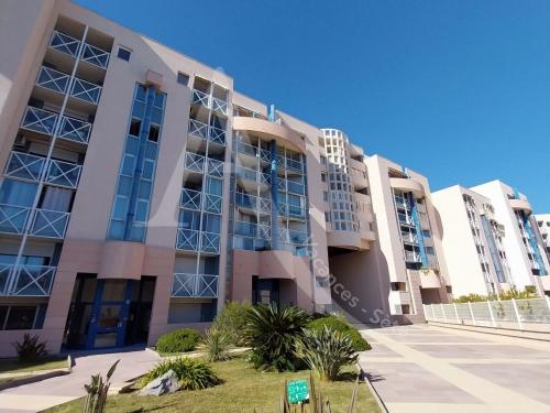 RDC avec piscine, climatisation et garage