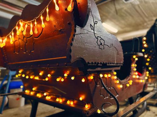 a bench with christmas lights on it at Domek 4-6osobowy in Wroceń
