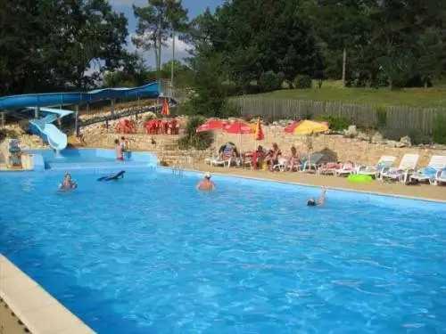 Photo de la galerie de l'établissement Camping 4 étoiles - Parc aquatique - eee0ic, à Salles