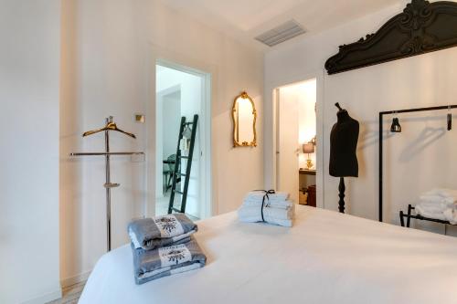 Кровать или кровати в номере VILLA MONTI SUITES&APARTS