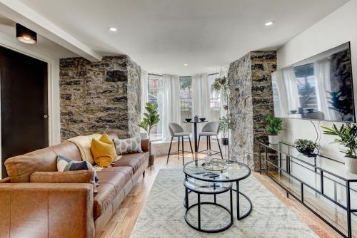a living room with a couch and a table at Les Lofts du Mile End-Plateau Mont Royal in Montréal