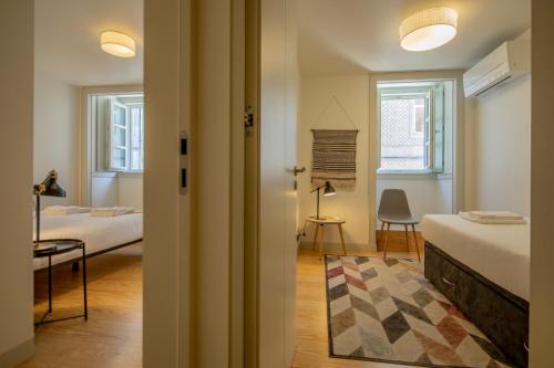 Castelo Superior Two Bedroom Apartment by Les Deux Mariettes