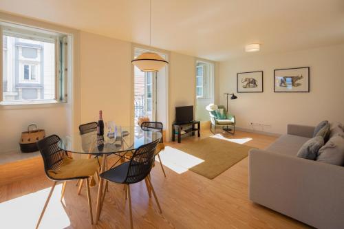 Castelo Superior Two Bedroom Apartment by Les Deux Mariettes