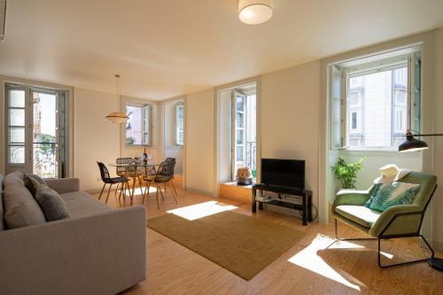 Castelo Superior Two Bedroom Apartment by Les Deux Mariettes