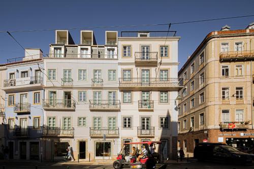 Castelo Superior Two Bedroom Apartment by Les Deux Mariettes