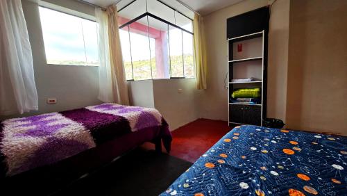 a bedroom with two beds and a window at Alojamiento en Puno in Puno