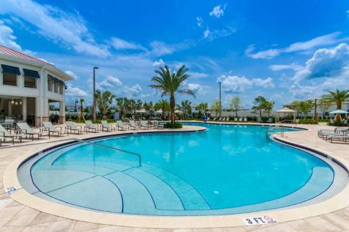 Luxury 4 bedroom 3 bath pool Home 271 photo 11