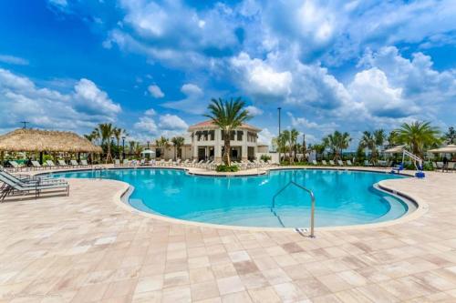 Luxury 4 bedroom 3 bath pool Home 271 photo 12