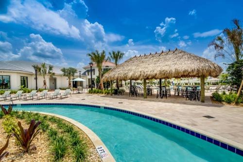 Luxury 4 bedroom 3 bath pool Home 271 photo 8