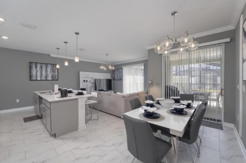 Luxury 4 bedroom 3 bath pool Home 271 photo 6