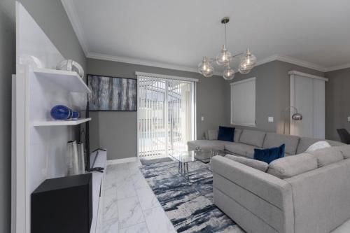 Luxury 4 bedroom 3 bath pool Home 271 photo 21