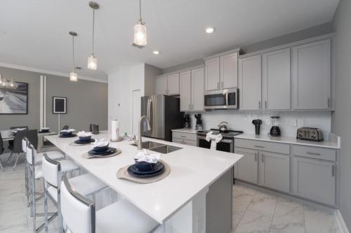 Luxury 4 bedroom 3 bath pool Home 271 photo 23