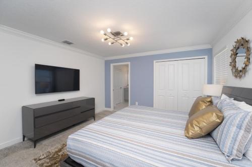 Luxury 4 bedroom 3 bath pool Home 271 photo 25