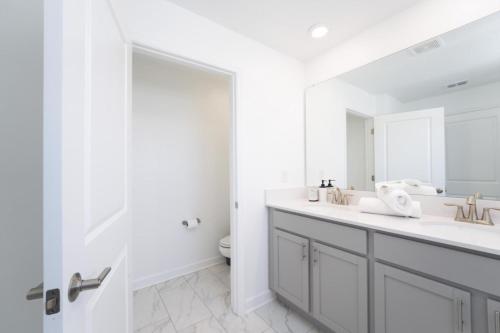Luxury 4 bedroom 3 bath pool Home 271 photo 28