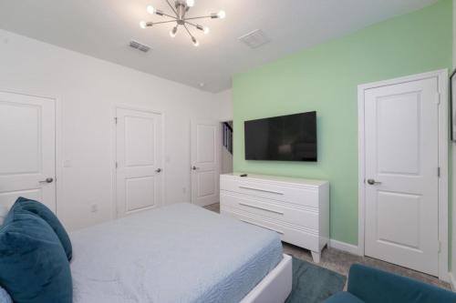 Luxury 4 bedroom 3 bath pool Home 271 photo 30