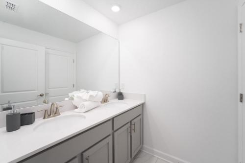 Luxury 4 bedroom 3 bath pool Home 271 photo 35