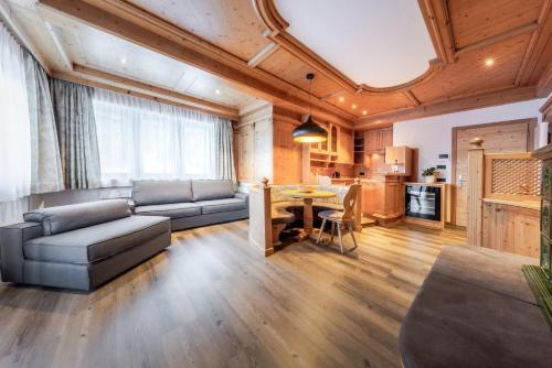 a living room with a couch and a table at CHALET ARIA Stay Mountain Relax in Arabba