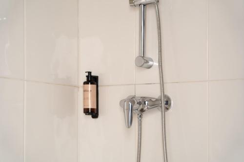 Ένα μπάνιο στο TSA Sepulveda