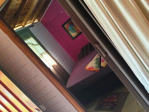 an overhead view of a room with a bed and a window at Villa Milena in Santa Helena