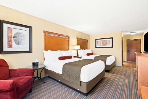 a hotel room with two beds and a couch at Best Western Newberry Station in La Pine