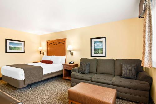 a hotel room with a bed and a couch at Best Western Newberry Station in La Pine