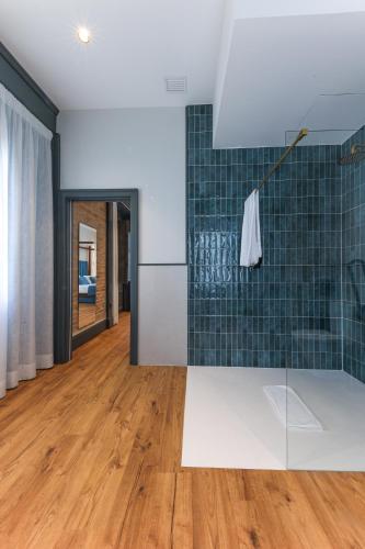 a living room with green tiles on the wall at La Casa Azul Boutique Hotel in Andújar