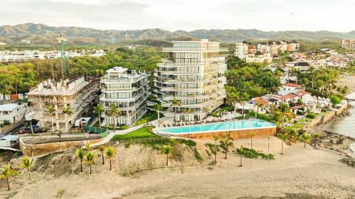 Bazén v ubytování Beautiful 2Bed 2Bath Beach Apt in Cruz de Huanacaxt nebo v jeho okolí