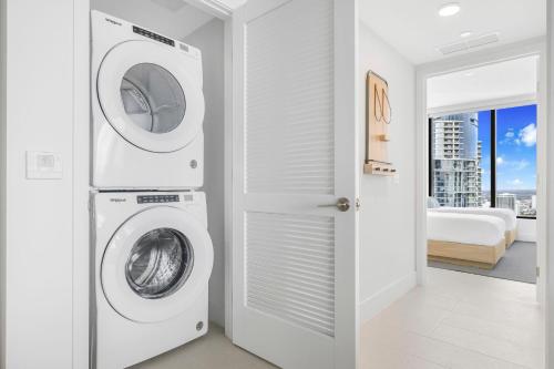 On 44th Floor! Condo w The Best Views & Free Parking photo 53