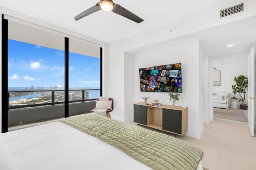 On 44th Floor! Condo w The Best Views & Free Parking photo 18