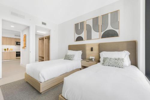 On 44th Floor! Condo w The Best Views & Free Parking photo 25