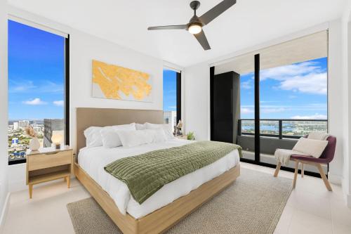 On 44th Floor! Condo w The Best Views & Free Parking photo 8