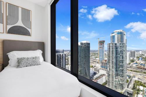 On 44th Floor! Condo w The Best Views & Free Parking photo 6