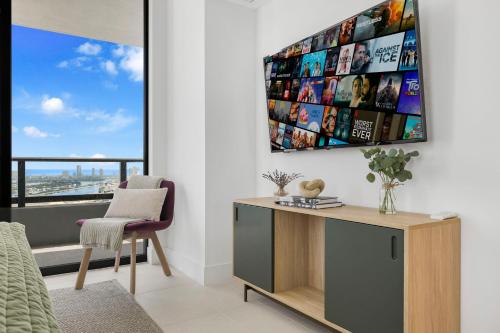 On 44th Floor! Condo w The Best Views & Free Parking photo 19