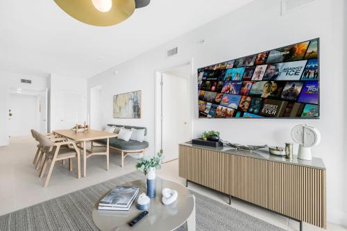 On 44th Floor! Condo w The Best Views & Free Parking photo 16