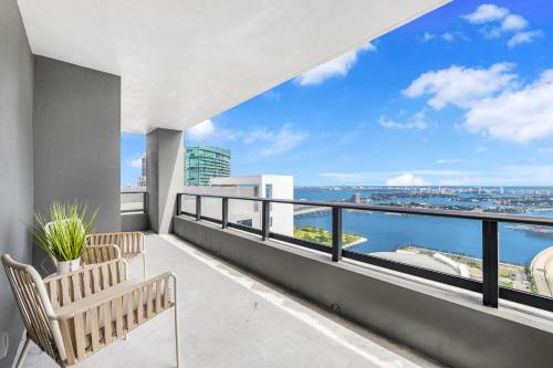 On 44th Floor! Condo w The Best Views & Free Parking photo 31