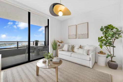 On 44th Floor! Condo w The Best Views & Free Parking photo 14