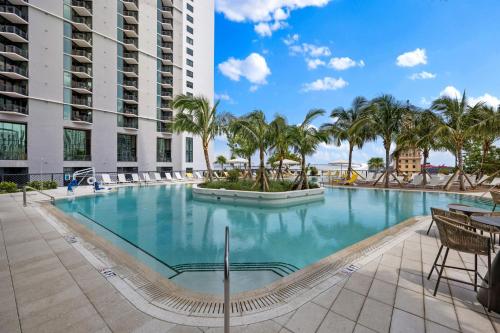 On 44th Floor! Condo w The Best Views & Free Parking photo 50