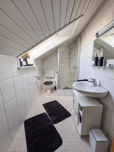 a bathroom with a sink and a toilet at Ferienwohnung Brigitte in Nördlingen