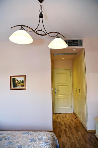 a bedroom with a bed and a yellow door at Hotel Restaurant Dreri in Tirana